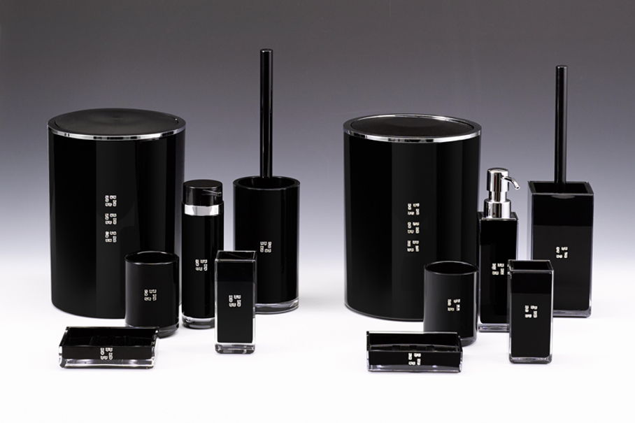Royal" bathroom accessory series
