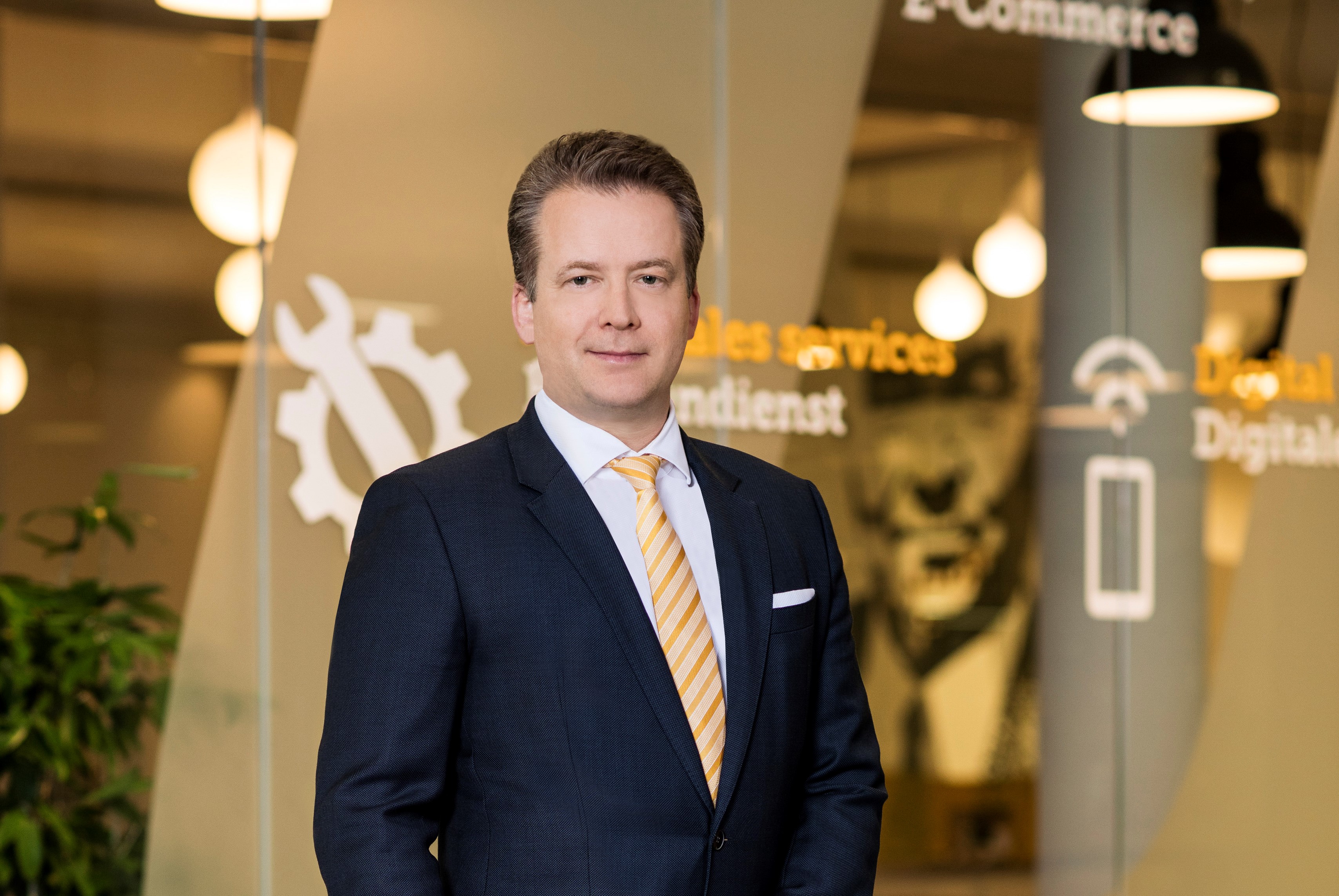 Dr. Lars Brzoska, Chairman of the Board of Management Jungheinrich (1st place) 