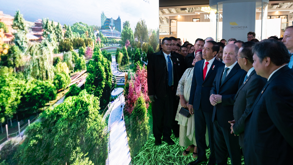 Messerundgang mit Bundeskanzler Olaf Scholz und Indonesiens Präsidenten Joko Widodo