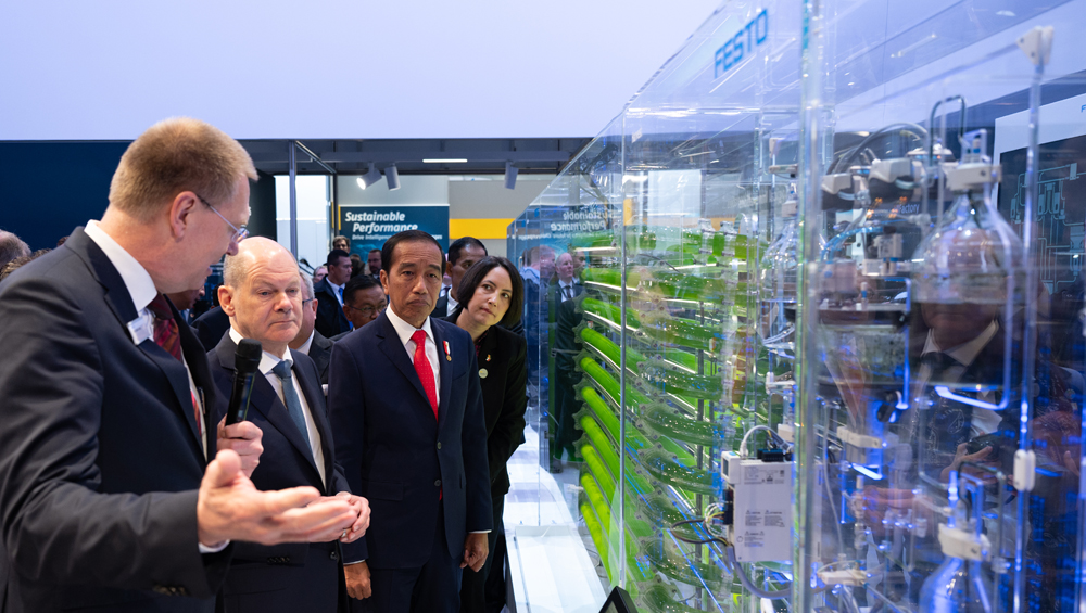 Messerundgang mit Bundeskanzler Olaf Scholz und Indonesiens Präsidenten Joko Widodo